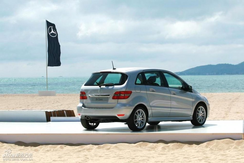 奔驰B200试驾图