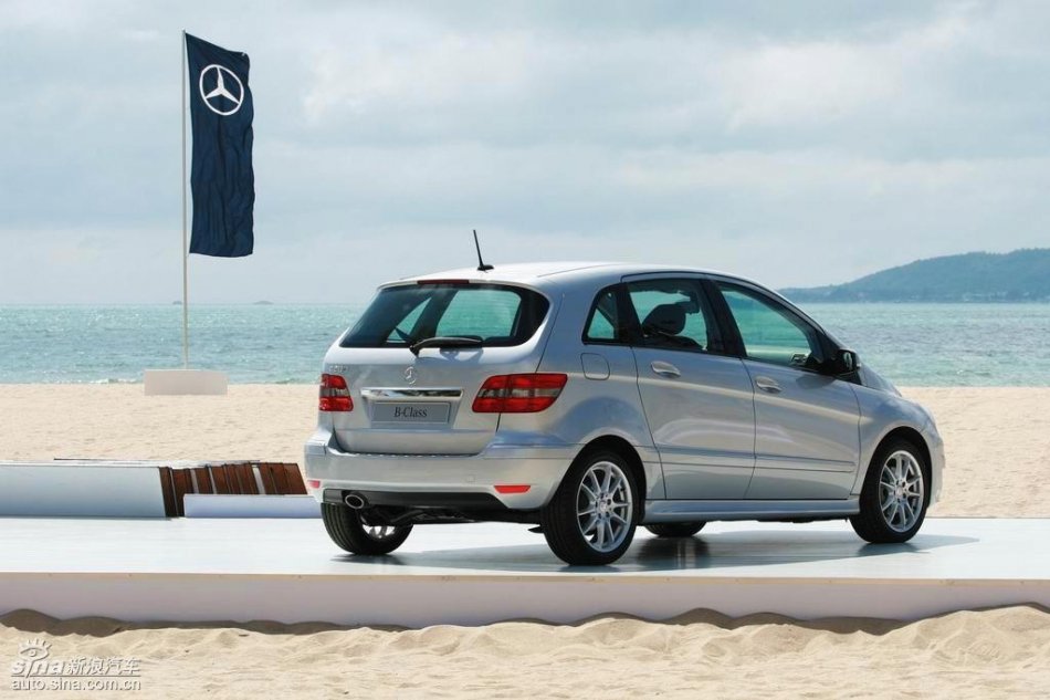 奔驰B200试驾图