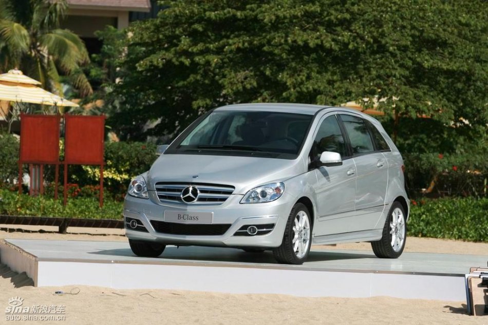 奔驰B200试驾图