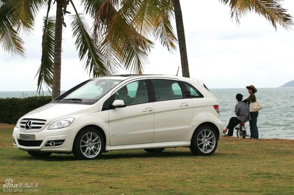 奔驰B200试驾图