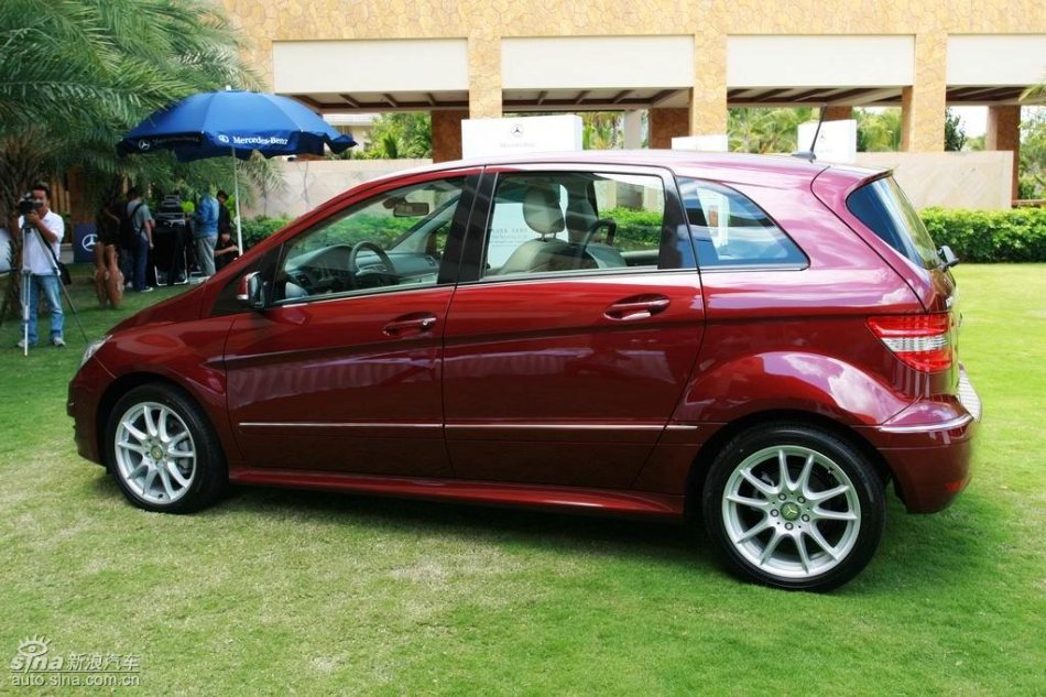 奔驰B200试驾图