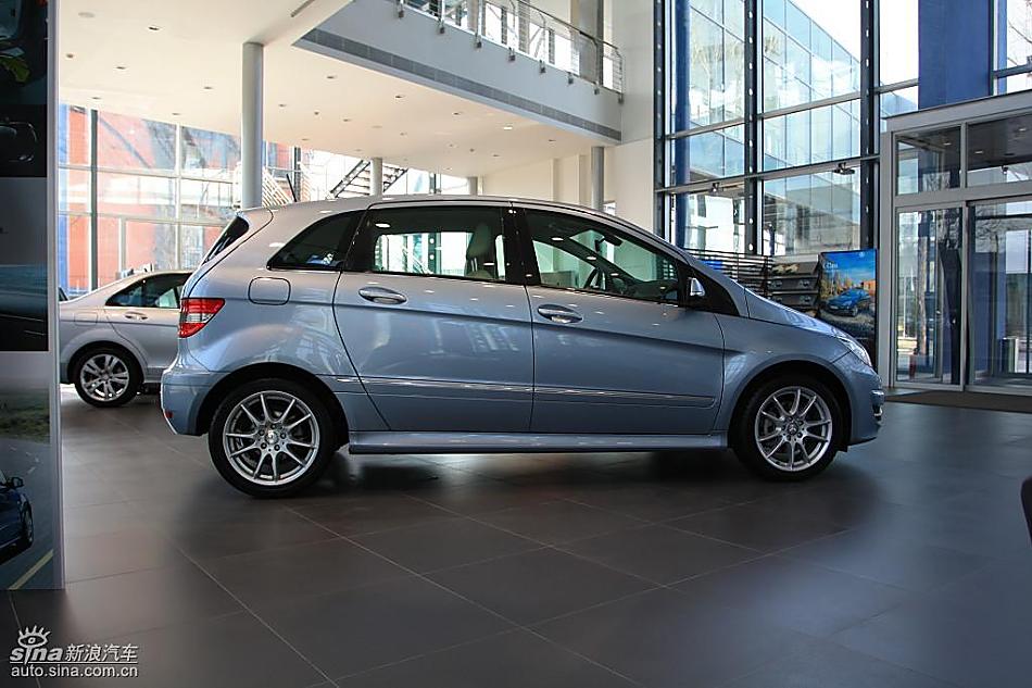 奔驰B级运动旅行车到店实拍