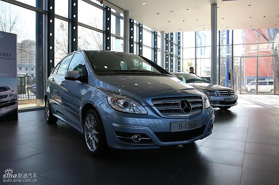 奔驰B级运动旅行车到店实拍