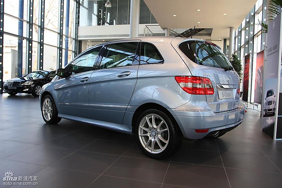 奔驰B级运动旅行车到店实拍