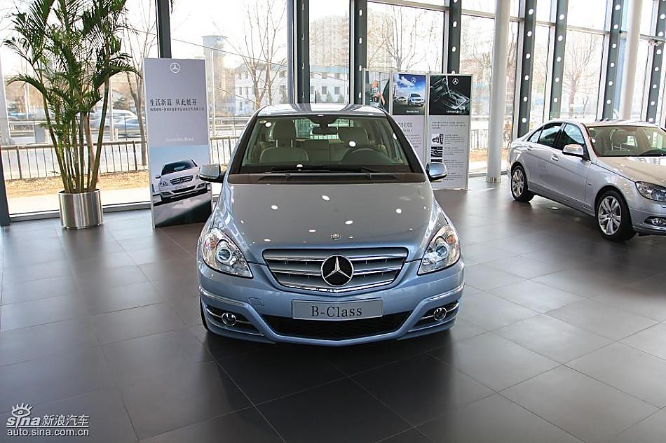奔驰B级运动旅行车到店实拍