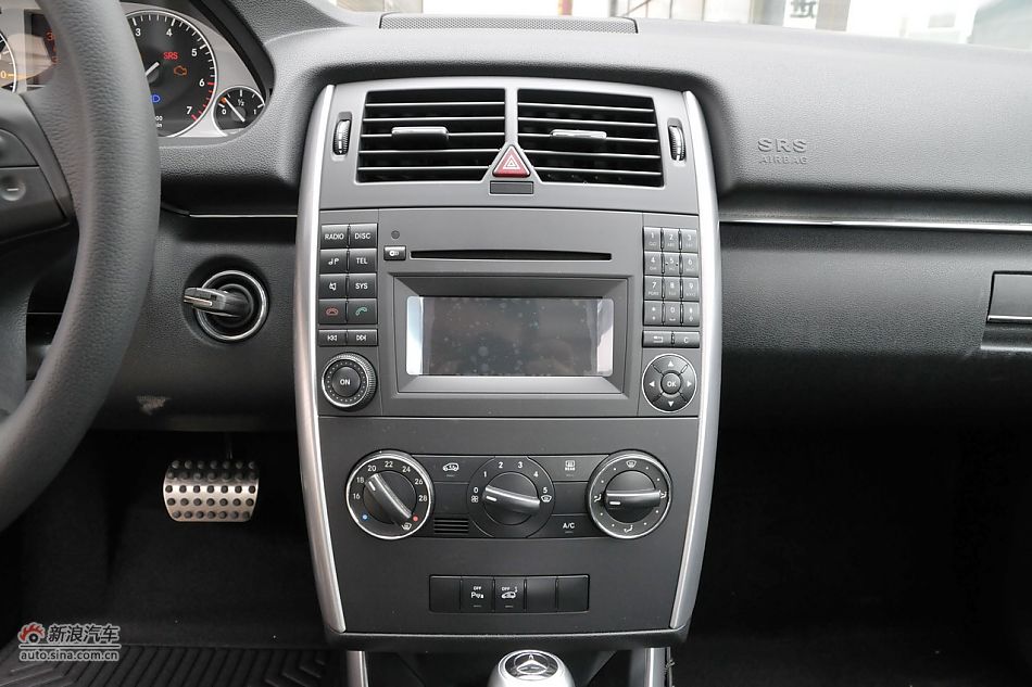 奔驰B200时尚型内饰