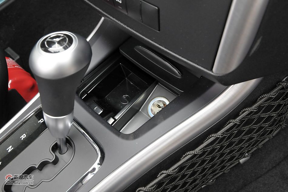 奔驰B200时尚型内饰