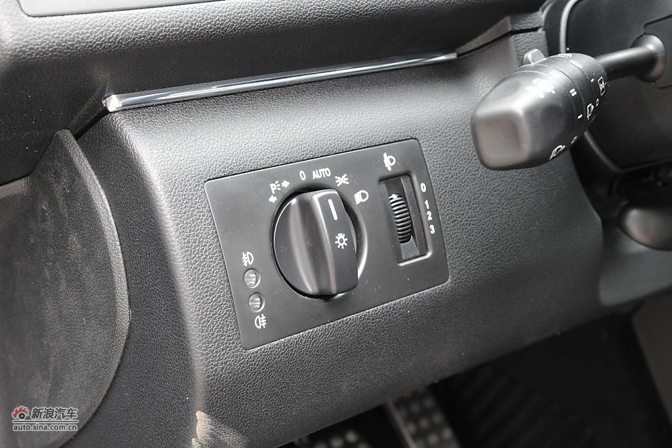 奔驰B200时尚型内饰