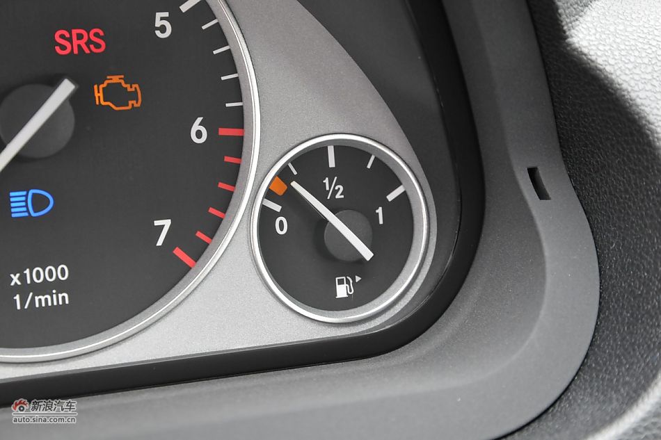 奔驰B200时尚型内饰