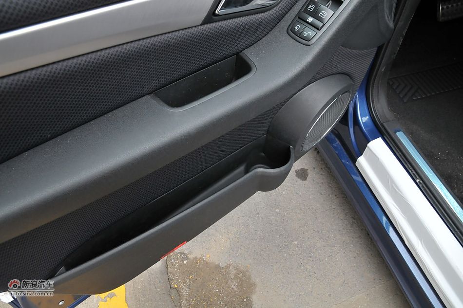 奔驰B200时尚型内饰