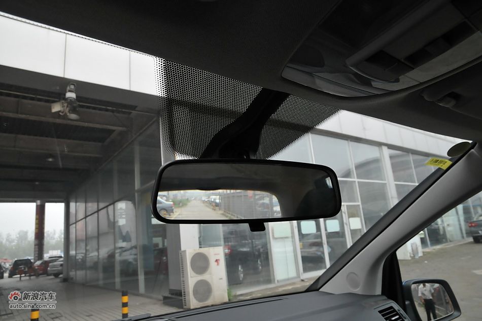 奔驰B200时尚型内饰