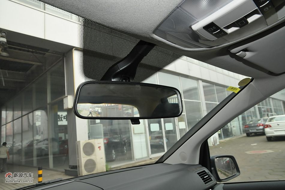 奔驰B200时尚型内饰