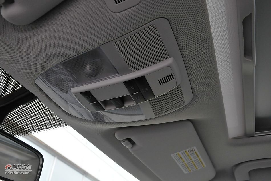 奔驰B200时尚型内饰