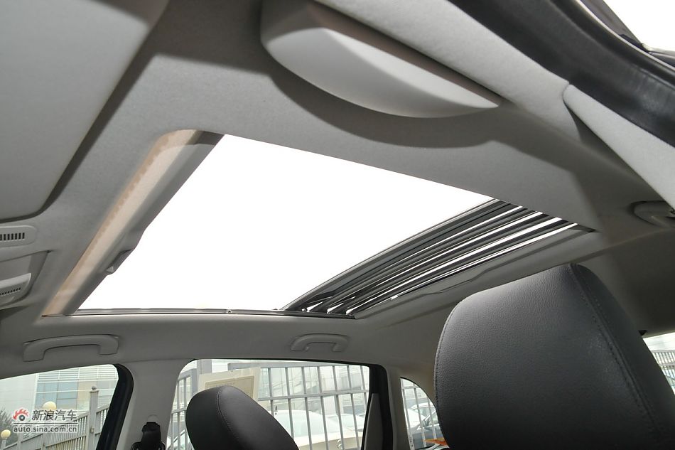 奔驰B200时尚型内饰