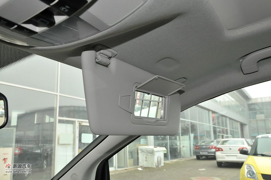 奔驰B200时尚型内饰