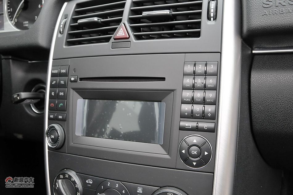 奔驰B200时尚型内饰