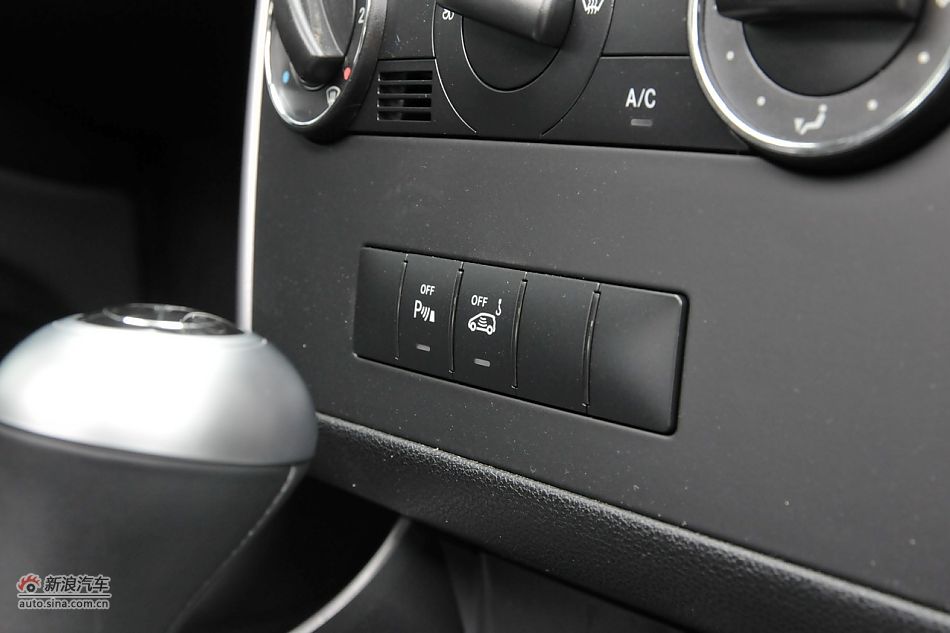 奔驰B200时尚型内饰