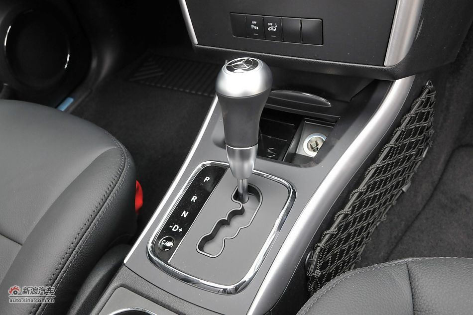 奔驰B200时尚型内饰