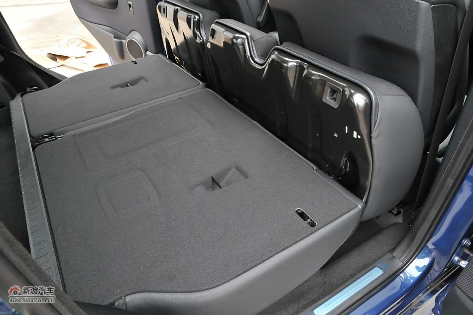 奔驰B200时尚型内饰