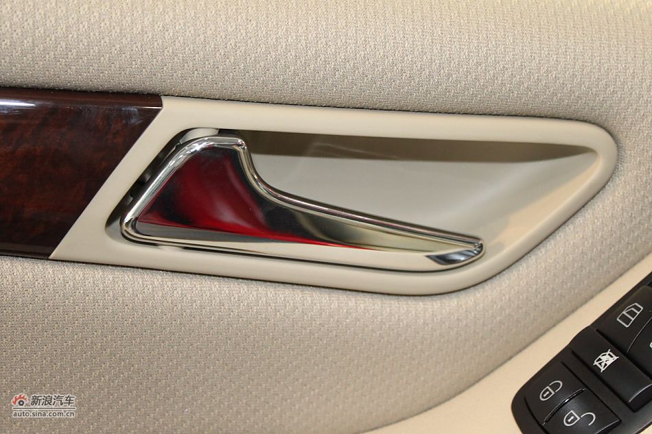 奔驰B200时尚型内饰