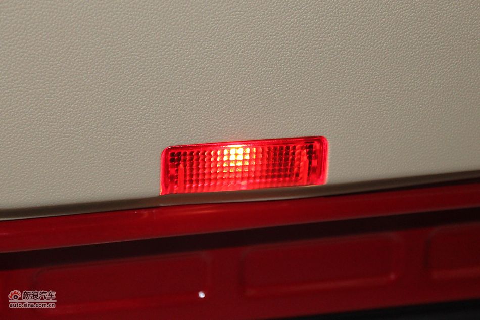 奔驰B200时尚型内饰