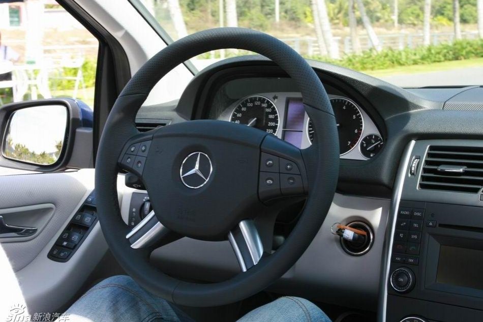 奔驰B200试驾图