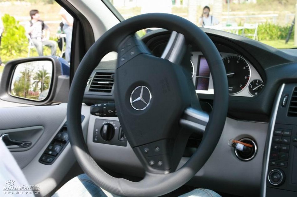 奔驰B200试驾图