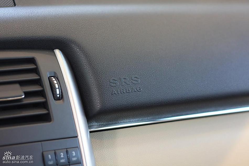 奔驰B级运动旅行车到店实拍