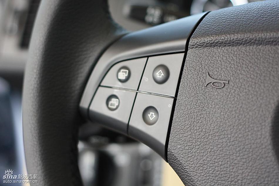 奔驰B级运动旅行车到店实拍