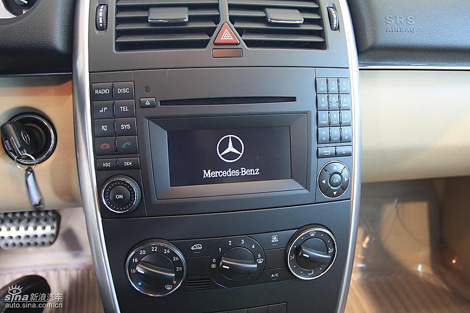 奔驰B级运动旅行车到店实拍