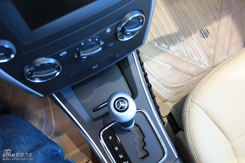 奔驰B级运动旅行车到店实拍