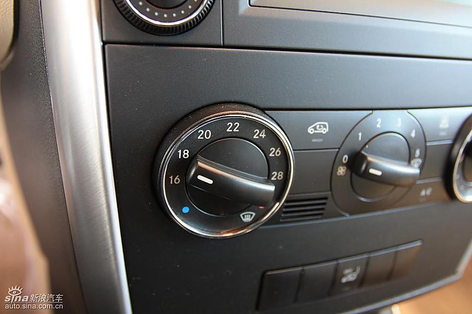 奔驰B级运动旅行车到店实拍