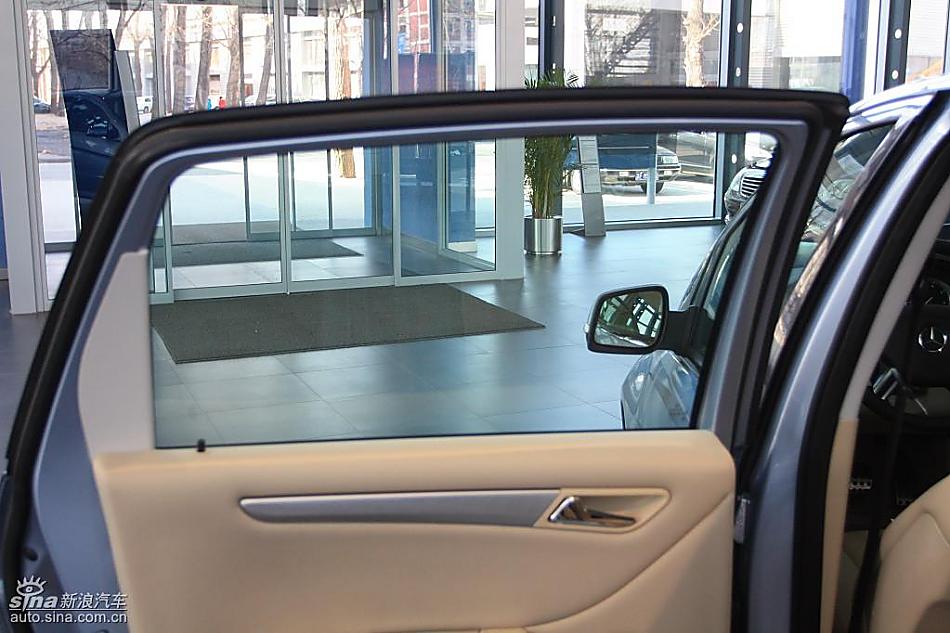 奔驰B级运动旅行车到店实拍