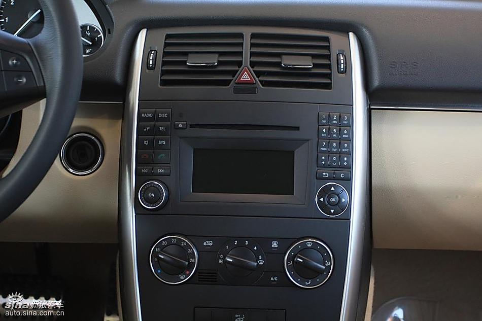 奔驰B级运动旅行车到店实拍