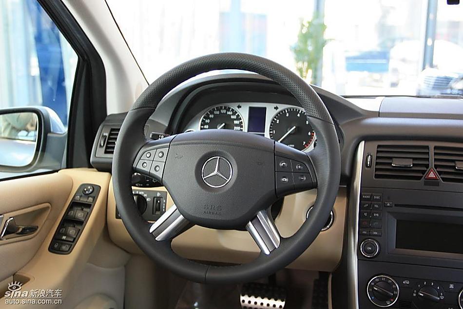 奔驰B级运动旅行车到店实拍