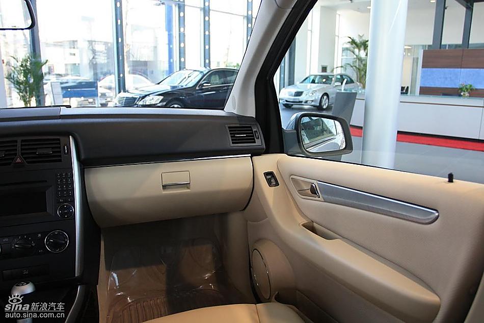 奔驰B级运动旅行车到店实拍