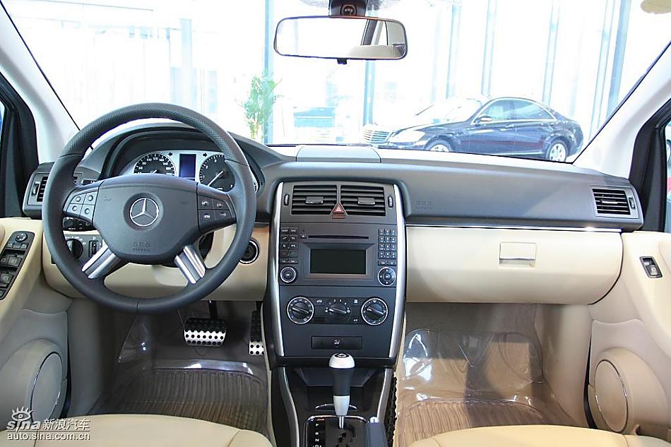 奔驰B级运动旅行车到店实拍