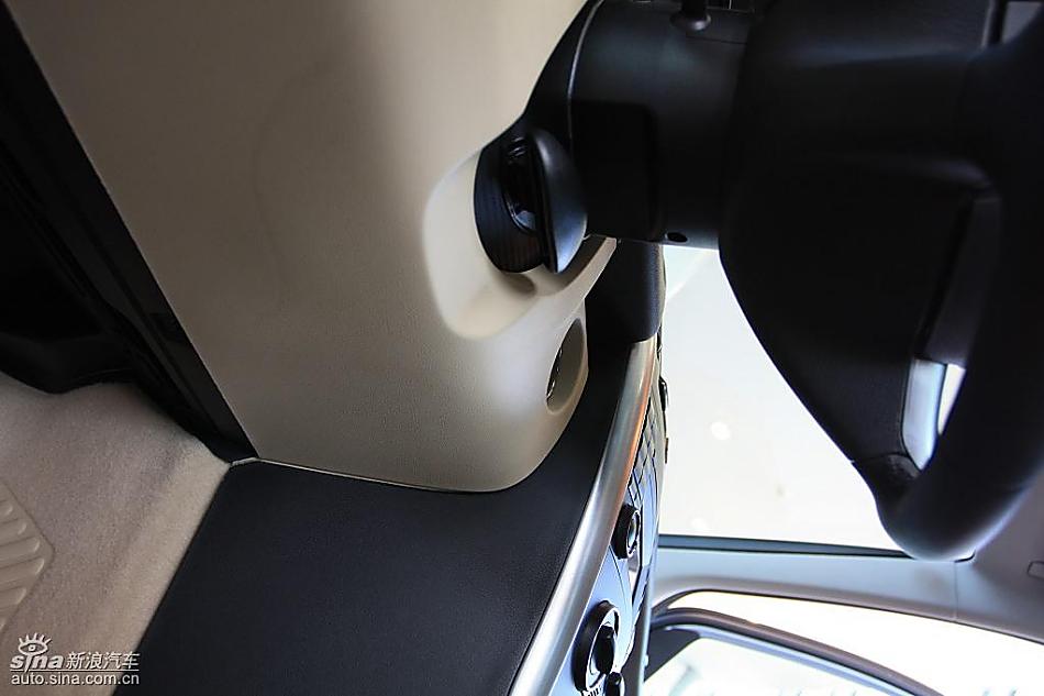 奔驰B级运动旅行车到店实拍