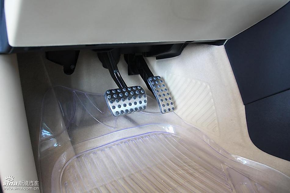 奔驰B级运动旅行车到店实拍