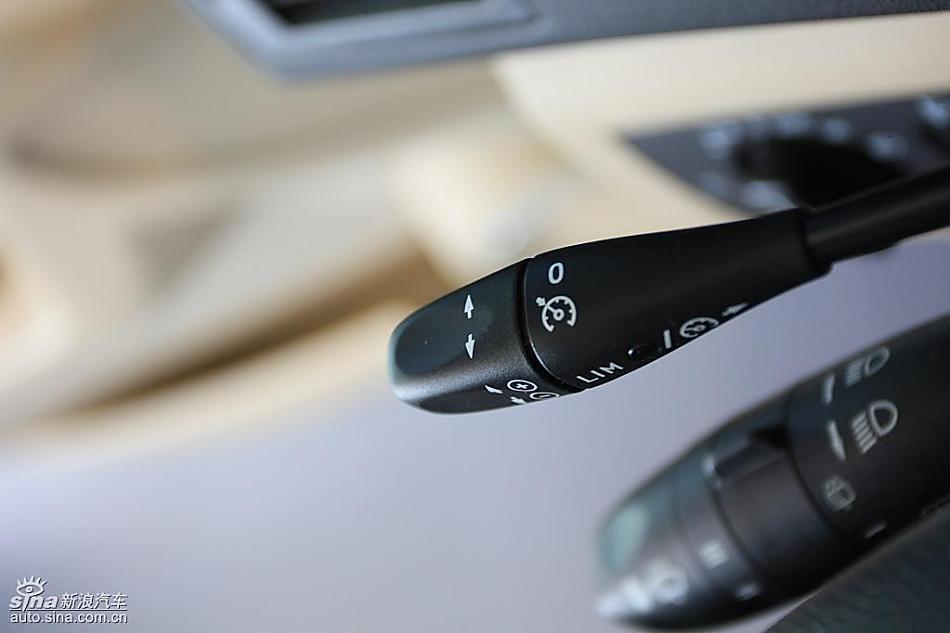 奔驰B级运动旅行车到店实拍