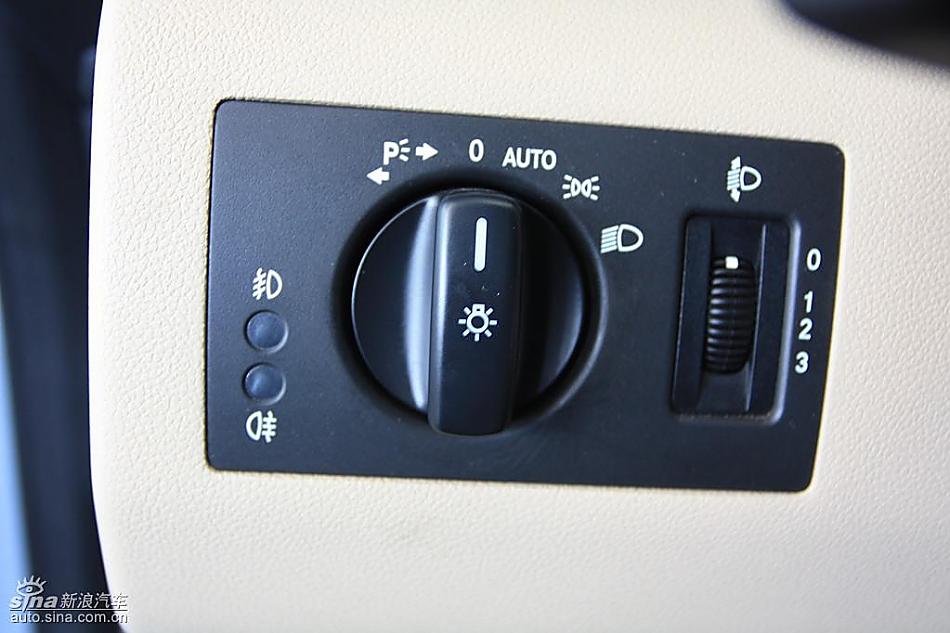 奔驰B级运动旅行车到店实拍