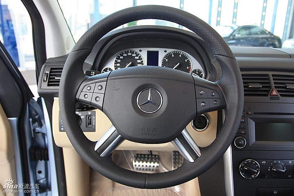 奔驰B级运动旅行车到店实拍