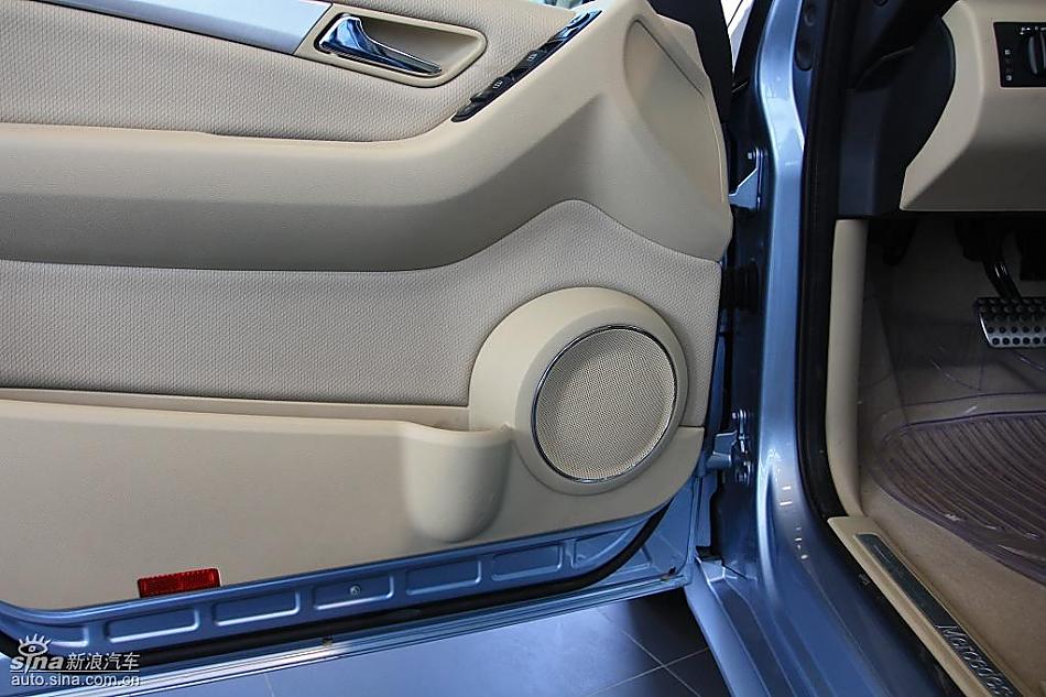 奔驰B级运动旅行车到店实拍