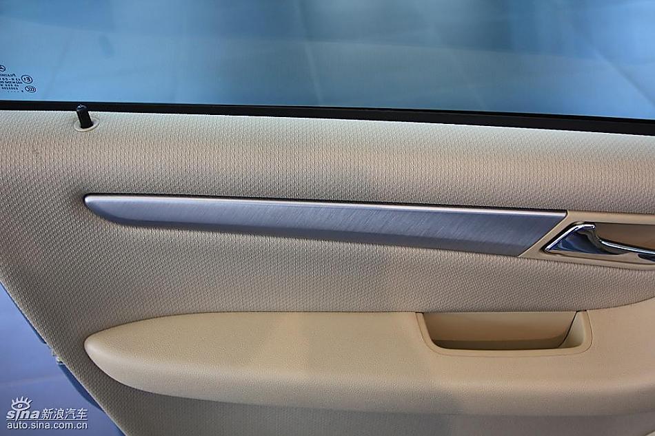 奔驰B级运动旅行车到店实拍