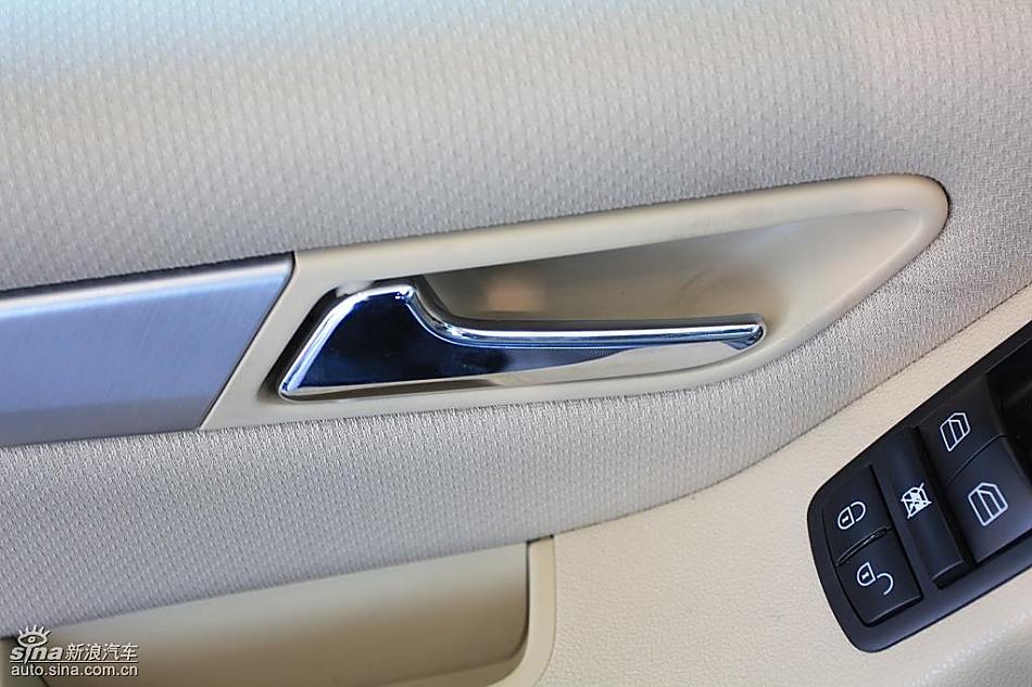 奔驰B级运动旅行车到店实拍