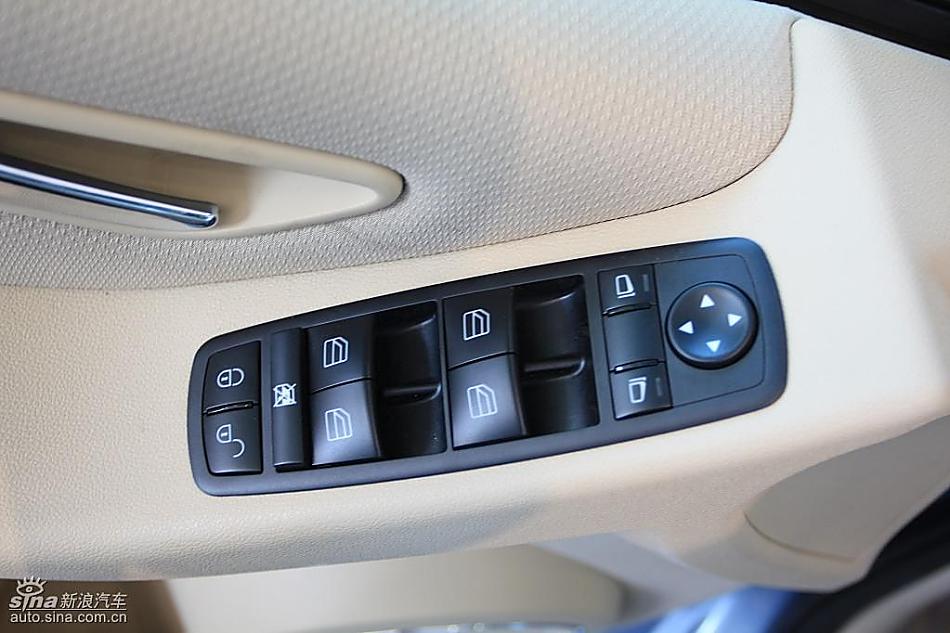 奔驰B级运动旅行车到店实拍