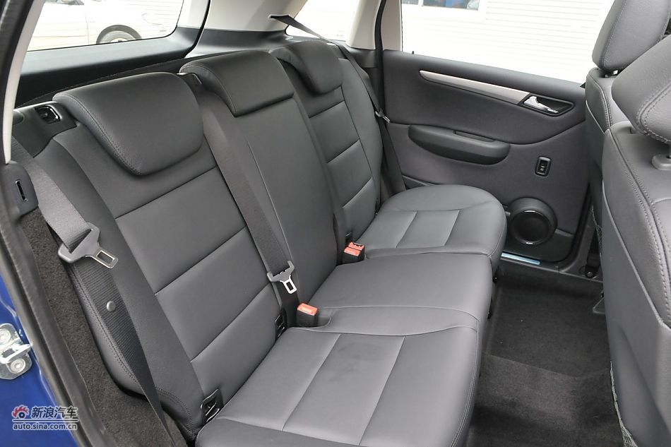 奔驰B200时尚型内饰