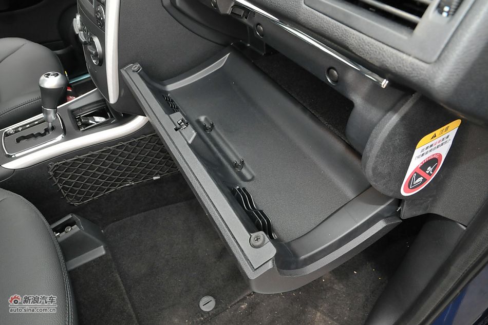 奔驰B200时尚型内饰