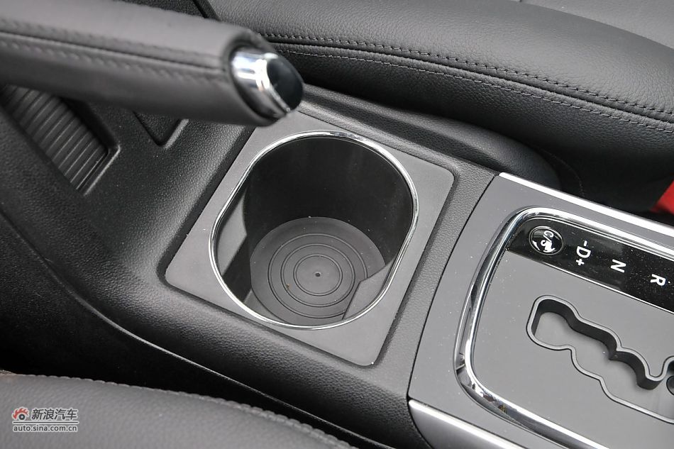 奔驰B200时尚型内饰