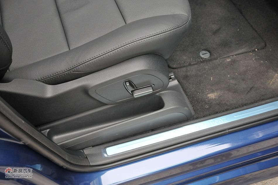 奔驰B200时尚型内饰